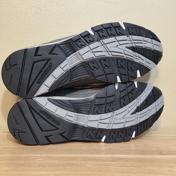 Athletic_Shoes
